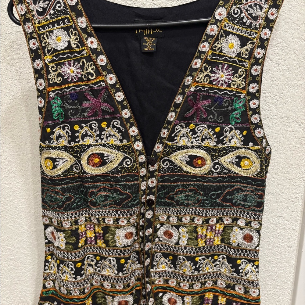 Mary McFadden Black Embroidered Sleeveless V-Neck Tank